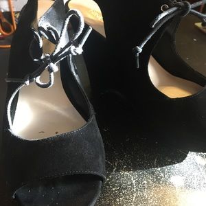 Size 81/2 Nine West black open toe wedges